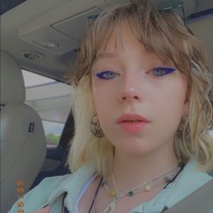 Meet your Posher, Lily